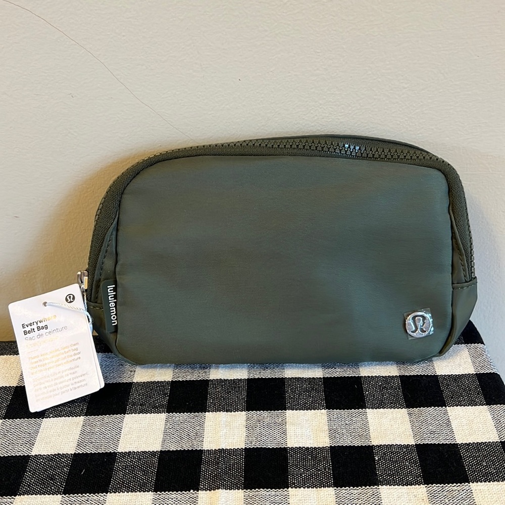 NWT Green Lululemon Everywhere Belt Bag 1L